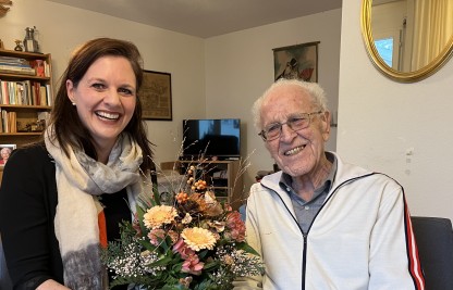100-jährige Ernst Fellmann mit GF Jasmin Stutz